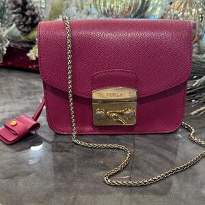 FURLA cranberry Leather crossbody shoulder Bag with keys AMAZING
